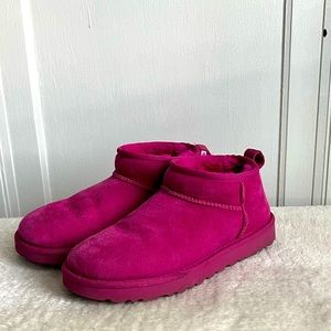 UGG ultra mini classic boot in dragonfruit pink, size 7